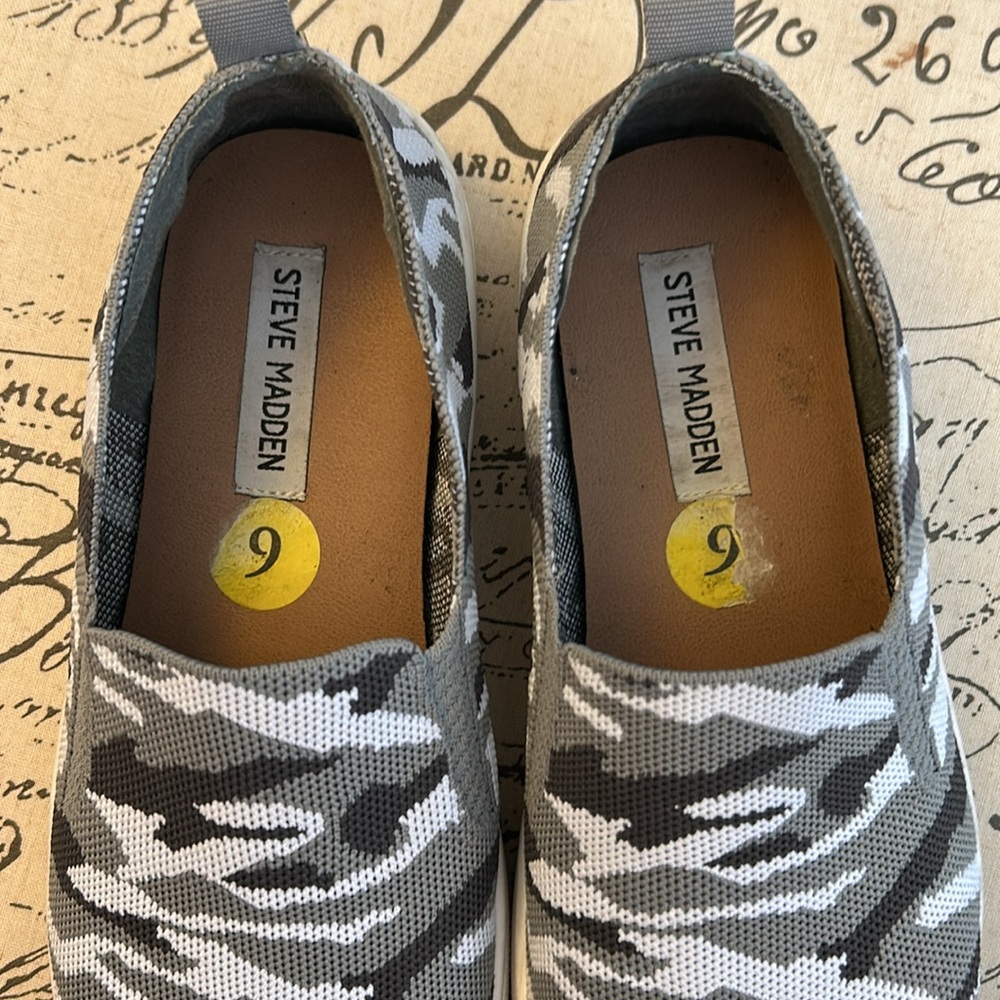 Steve Madden Maygee Women's Camouflage Slip On Sneakers Size 9 🩶🤍🖤 - Picture 3 of 11